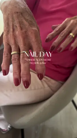 ‘AMBERUNCOVEREDB’ voor 10% korting bij @Pink Gellac 💓 #pinkgellac #uncovered9 #nailday #grandma #ambernovakoenen 