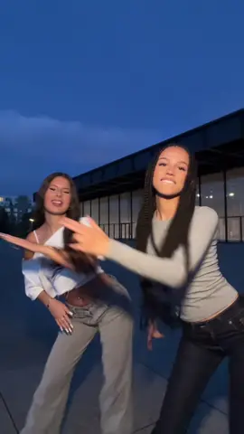 JOY DANCING😧?? @Juliette🇨🇺  