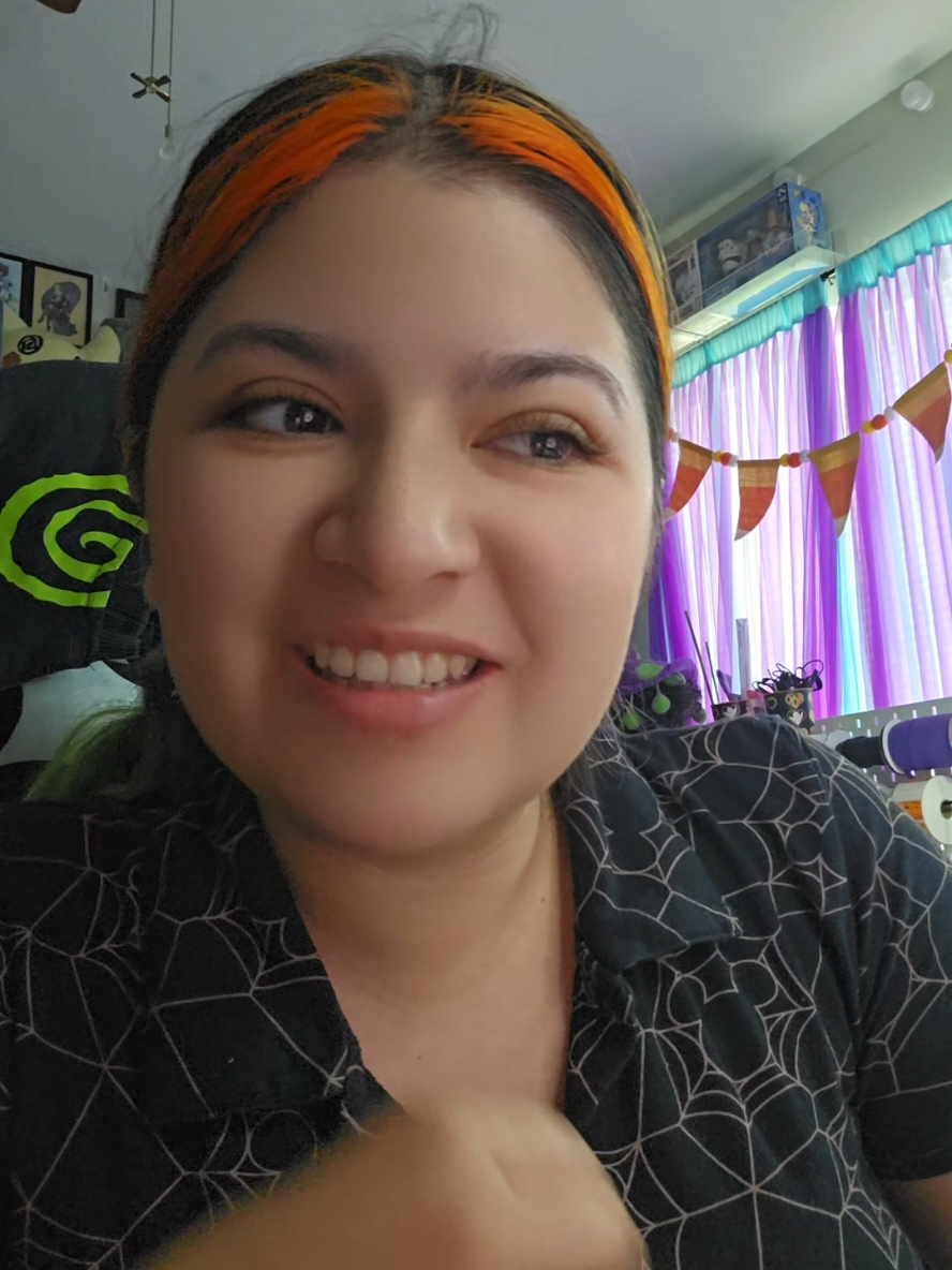 Next time you see me don't question it just come up to me!🥰🖤 #halloweencommunity #spookycommunity #halloweenblogger #midsummerscream #halloweenlifestyle 