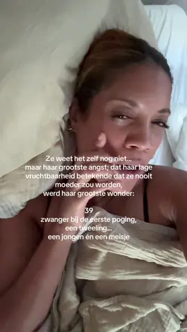 Toen ik bij de fertiliteitsdokter zat, kreeg ik een keiharde boodschap: met mijn lage AMH, korte cyclus en lage progesteron was de kans om zwanger te raken heel klein. Ik vroeg: “Kan ik hier iets aan doen?” Het antwoord was simpelweg: “Nee.” Maar diep vanbinnen wist ik dat ik dit niet zomaar kon accepteren. Ik besloot om er alles aan te doen en zes maanden lang volledig te focussen op mijn fertiliteit. Stap voor stap bouwde ik vertrouwen op. Ik voelde en geloofde voor 100% dat mijn lichaam dit zou kunnen. Wat ik nooit had durven dromen, gebeurde: ik raakte meteen zwanger als solo mom.  Niet van één kindje… maar van twee gezonde kleintjes. 💙💗 Ik voel me zo dankbaar en gezegend dat ik dit wonder mag meemaken.   #w#wensmoedersolomoeder #vruchtbaarheid #kinderwens #zwangerschap 