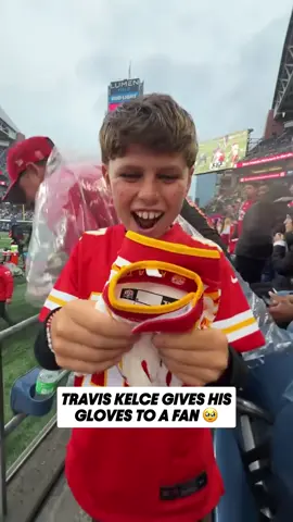 His face says it all 👏 via @junipurrrose #nfl #traviskelce #wholesomemoment #nfltiktok #chiefs