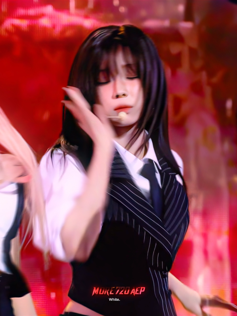 She looks handsome with this outfit 😍😱🙏 #winter #aespa #kiminjeong #edit #edits #kpop #kpopedit #transision #phonk #funk