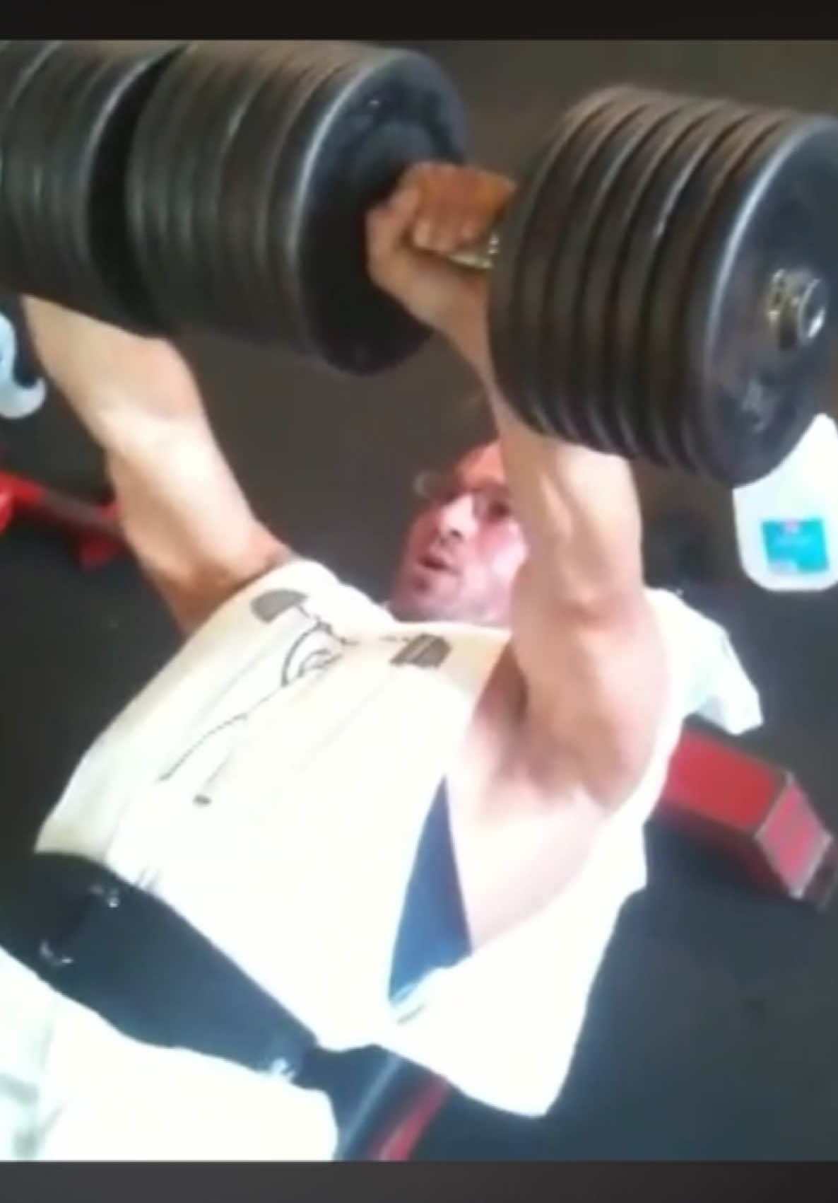 15 years ago, summer 2010, at @apollongym. The now famous @thepandamanofficial on the camera.  - Nowadays the #120s move like the #140s used to move, but I’m still #pushinweight. Still #natty.  - #chestandtriceps is scheduled for tomorrow, so we’ll see how it stacks up!
