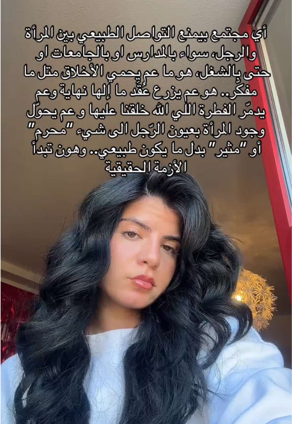 لما المجتمع يمنع التواصل الطبيعي بين المرأة والرجل، هو فعليًا عم يزرع عقد نفسية بدل ما يزرع وعي!  الكبت اللي بينخلق بيحوّل أبسط المواقف لأزمات داخلية، وبيعمل خلل بالتوازن النفسي والعاطفي.  الفطرة اللي الله خلقنا عليها مبنية على التفاعل الطبيعي مع بعض، مو على الحواجز والخوف. وكل ما حاربنا هاي الفطرة، كل ما صنعنا جيل مشوّه شايف الآخر كتهديد أو كغريزة، مش كإنسان. . #اكسبلورexplore #اكسبلوررررر #الشعب_الصيني_ماله_حل😂😂 #السعودية #viral 