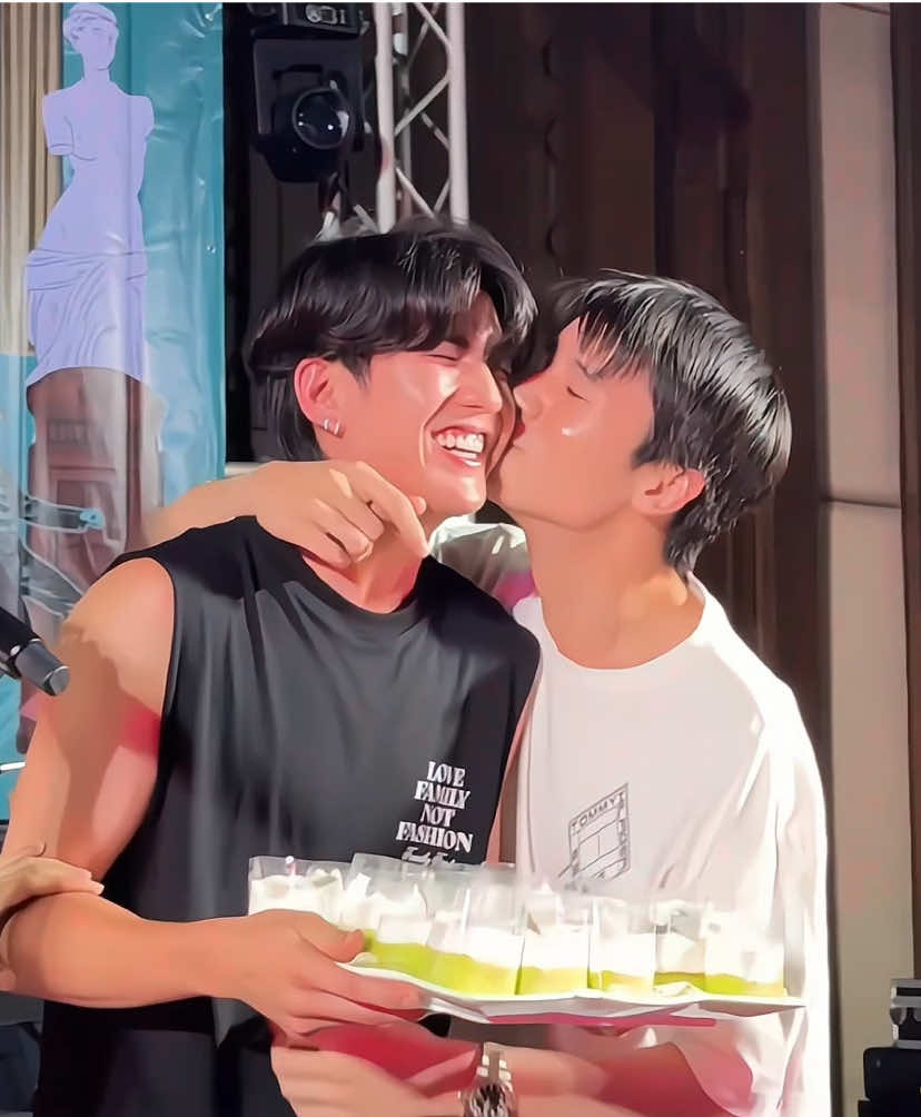 หอมกันอยู่สองคน ชื่นใจทั้งประเทศ #jimmyyjp #sea_tawinan #jimmysea #จิมมี่ซี 