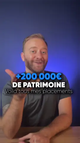 J’ai 200 00€ de patrimoine et plus de 10 000€ de revenus passifs par an 🚀 Voilà exactement comment j’ai réparti mes placements et ce qu’ils me rapportent : ✅ Épargne de sécurité → le rendement faible (1,7%), mais c’est indispensable pour les imprévus 📊 Bourse → on gagne de l’argent avec les dividendes et les plus-values. Le gros avantage de la bourse c’est qu’on peut commencer avec 10€ et c’est très liquide (on peut vendre à n’importe quel moment) même s’il faut garder un horizon long terme pour diminuer les risques 💪🏻 🏠 Immobilier via SCPI → Ici je touche des loyers mensuels sans rien gérer. Parce que j’ai déjà un taff à temps pleins, donc je ne veux pas m’occuper des travaux et des locataires relous 😂 🤝 Crowdlending → Mon placement préféré pour débuter parce qu’on peut commencer avec 10€ et toucher les premiers intérêts au bout de seulement 1 mois. En plus les intérêts sont fixes et mensuels pour parfait pour des revenus passifs et réguliers 💶 🚀 Crypto → placements plus volatils et risqué mais avec un gros potentiel sur le long terme donc je mets un peu d’argent dessus mais pas beaucoup 🙄 👑 Or → valeur refuge par excellence pour traverser les crises économiques et financières sans stress 👌🏻 Résultat : 10 285€ net d’impôt par an, soit 857€/mois en revenus complémentaires (une fois que l’Etat a pris les 30% des intérêts 😭) Mon objectif c’est d’atteindre les 1000€/mois 💪🏻 Diversifier son patrimoine est hyper important pour équilibrer le rapport rendement/risque 👌🏻 Investir comporte des risques de perte. Ceci n’est pas un conseil en investissement ! Je partage uniquement ce que je fais de mon propre argent. Tu dois faire tes propres recherches et ne pas investir de l’argent dont tu as besoin 