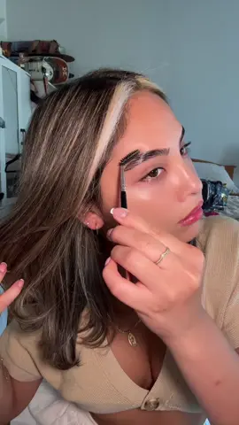 #eyebrows #eyebrowtutorial #makeup top is @Revolve ; @Benefit Cosmetics 