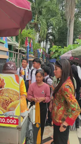 Kalau kalian sudah jajan apa hari ini? @bellindabirton  #viralvideos #trendingtiktok #bellindabirton #kulinerkudus #kuliner 