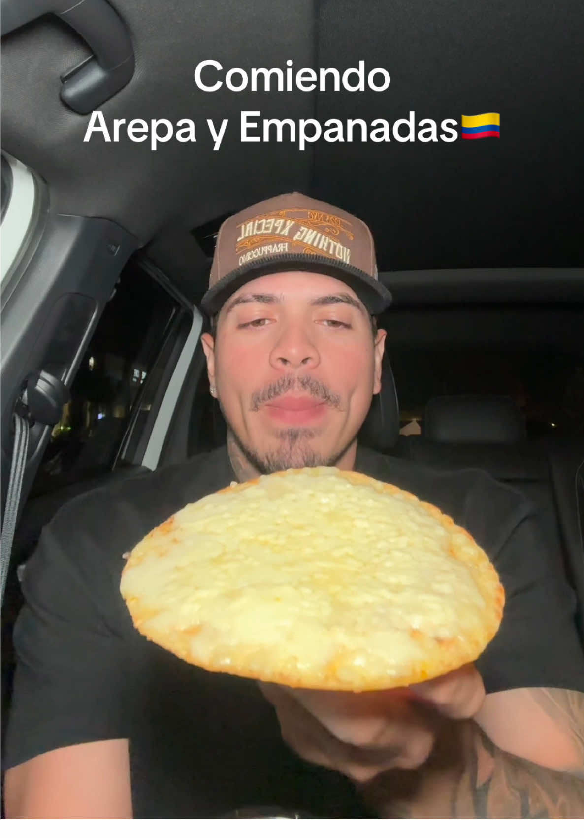 Arepa de queso y empanadas colombianas🇨🇴 rellenas con papas😮‍💨 #colombia #comidacolombiana #arepascolombianas #empanadas 