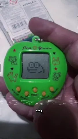 “Quem teve um Tamagotchi sabe disso 😅 . . #Nostalgia #Anos90 #Tamagotchi #QuemLembra