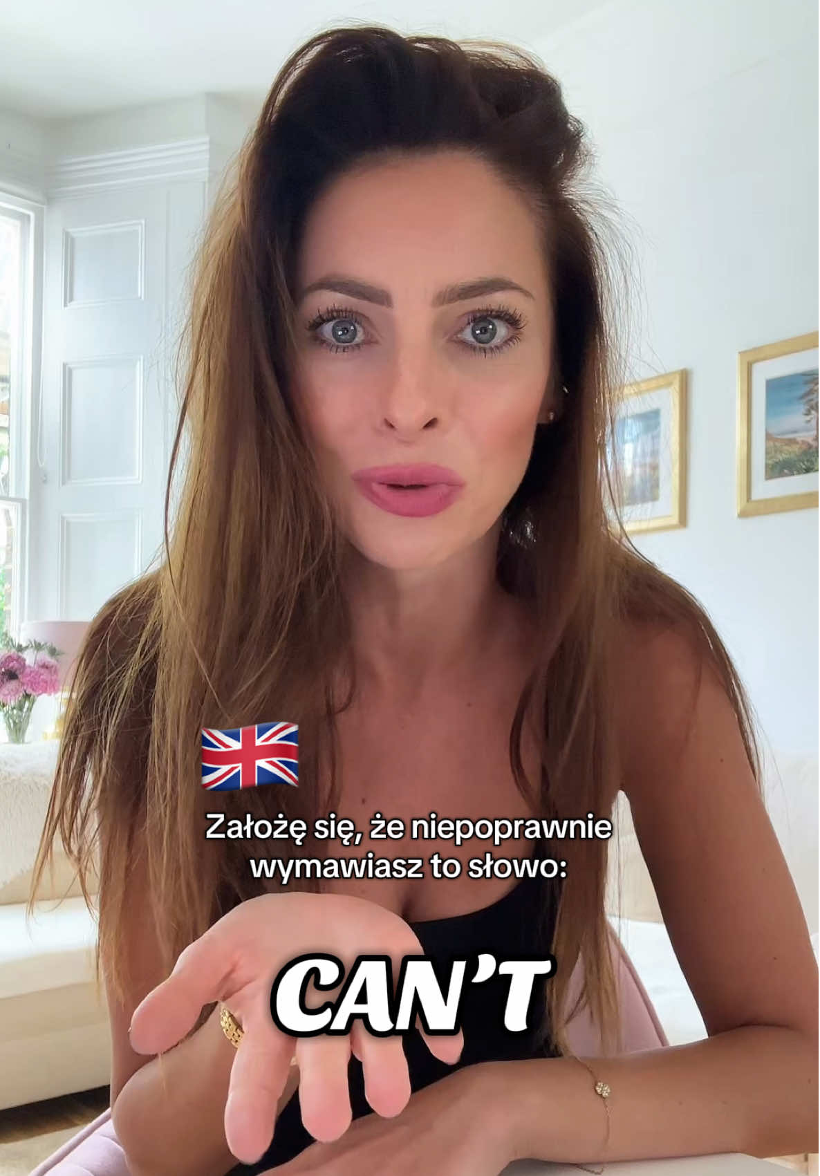 Napisz “TAK” w komentarzu i dołącz do darmowego webinaru z wymowy 🇬🇧 Już w środę 27 sierpnia 2025 o 20:00 CET na darmowym webinarze: - opowiem o 3 powszechnie popełnianych przez Polaków błędach w wymowie angielskiej ❌❌❌ - podpowiem, co zrobić, by natychmiast brzmieć mniej Polish a bardziej British 🇬🇧 - podzielę się darmowym ćwiczeniem na wymowę brytyjską 💙. Cheers, Magdalena British xx  #tiktokpolska #angielski #językangielski #britishenglish 
