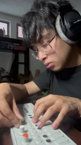así hago samples creativamente con el op-1 #producer #beatmaking #op1 #teenageengineering #novaflp 