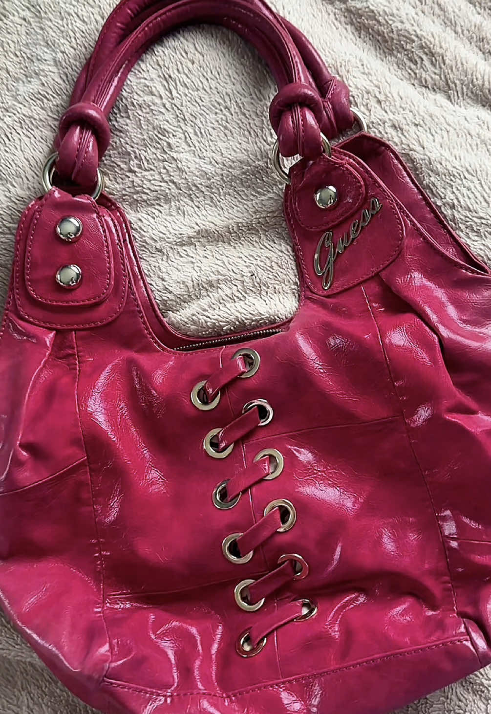 another day shopping in my mom’s closet 🪩💖 #guess #purse #bag #fashion #pink 