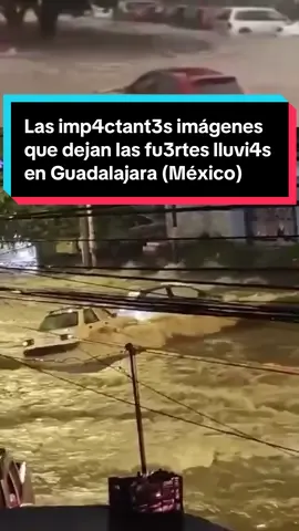 Las imp4ctant3s imágenes que dejan las fu3rtes lluvi4s en Guadalajara (México). Los vídeos muestran cómo la c0rriente arr4str4 los coches y cómo las calles están totalmente inund4d4s. #mexico #guadalajara #lluvia #tiempo 