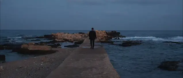 “تركتُ خلفي ضجيج المدن والوجوه ومضيتُ وحيدًا إلى حضن الريح. هنا… لا صوت إلا قلبي، ولا شعور إلا الحرية.” #مدينة_صور #lebanon #فوريو #لبنان #اكسبلور   