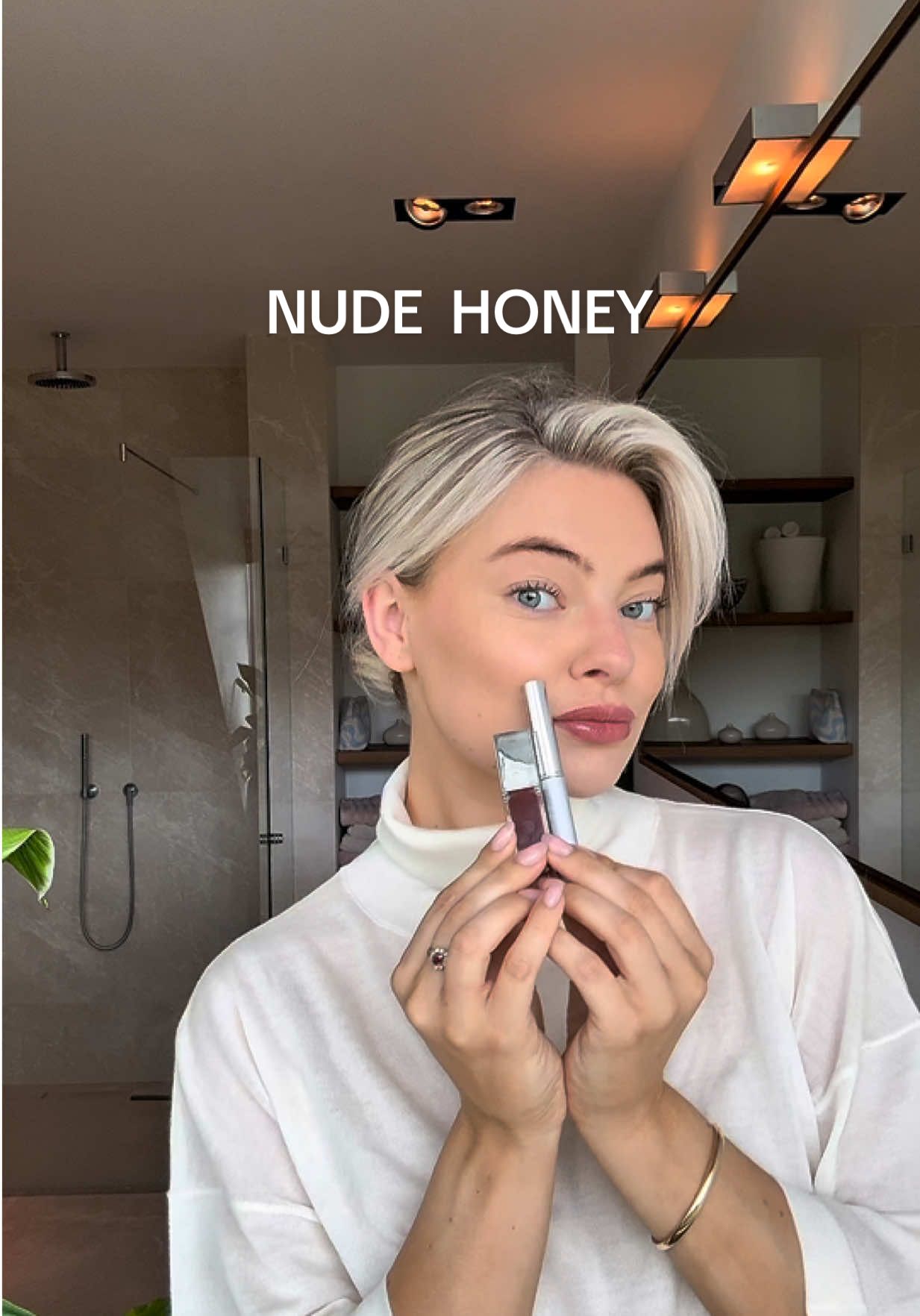 Nude honeyyyyy - perfect for everyday @Clinique #Clinique #GoNude #CliniqueNudeHoney #lipoil #makeup 