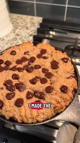 I just had to get this out to you guys, I’ll post a longer version of me making it so you can see every step! But this is amazing and a must try! If you haven’t already, go get your keto friendly flour from @Baker Baking Company today!! #lowcarbsweets #lowcarb #highprotein #ketorecipes 