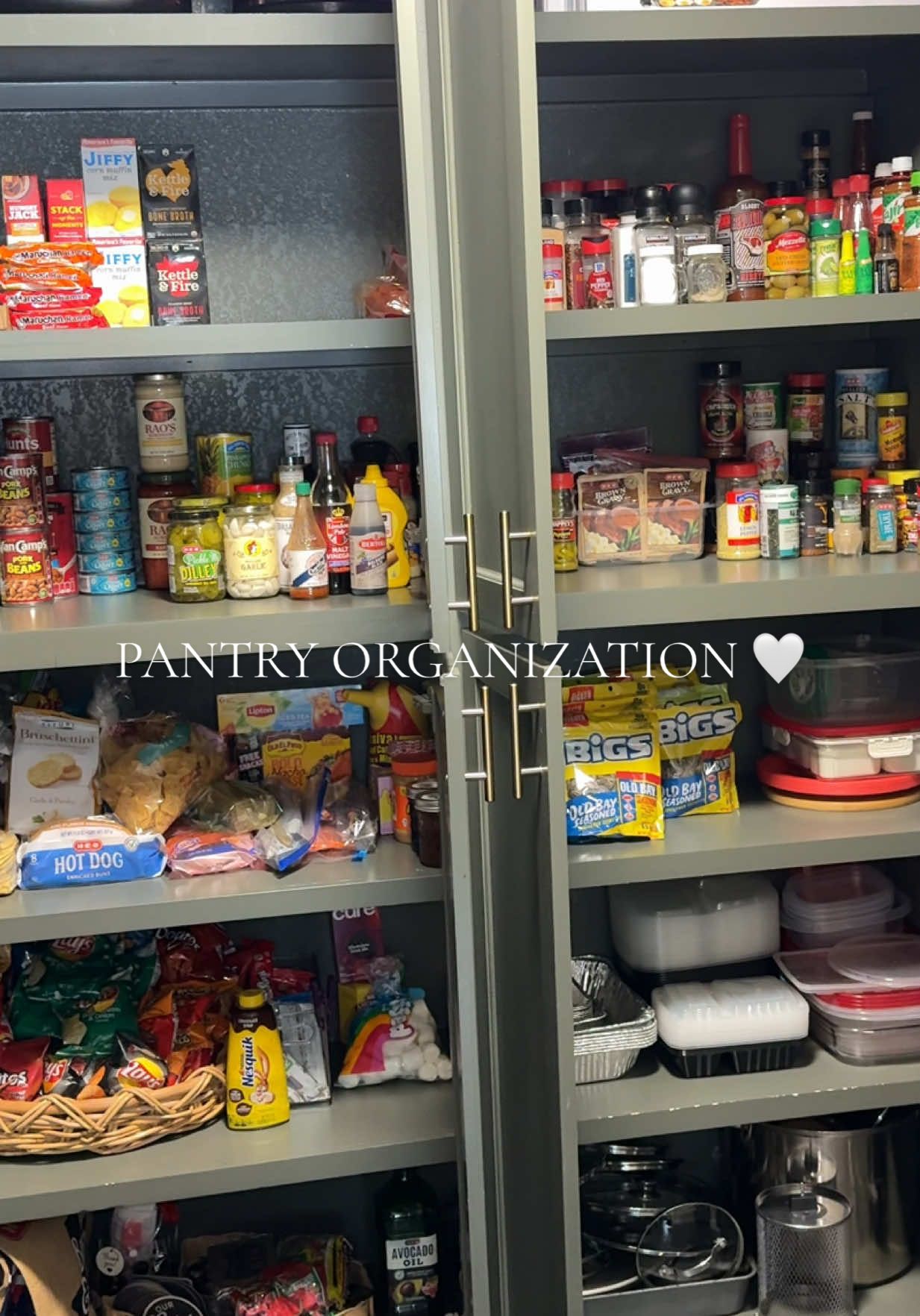 It’s like I can breathe again! 🙌🏻 • #organization #pantryorganization #homesweethome #fypシ゚viral #sahmlife 