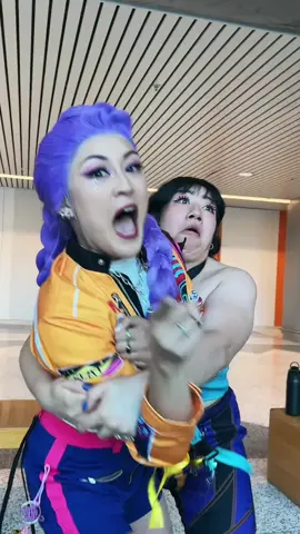 Rumi said ‘Takedown’ doesn’t just apply to Demons 💅🏻🗡️Zoey is @Hello_jaz 💙💙 #kpopdemonhunters #huntrix #kpopdemonhunter #rumi #zoeykpopdemonhunters 