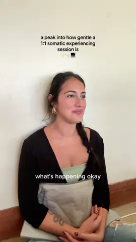 ✨ What’s a Somatic Experiencing (SE) session? ✨ In an SE session, we use gentle, body-based practices to help release stored stress, complete survival responses, and build more capacity for calm, clarity, and connection. It’s not about rehashing your story—it’s about working with what your body is holding and learning to feel safe enough to move forward. I offer 1:1 SE sessions on Zoom. If you’ve been feeling stuck in old patterns, overwhelmed by stress, or disconnected from yourself, this is for you. 📲 Book your session through the link in my bio. #somaticexperiencing #recoveringpeoplepleaser #fawnresponse 