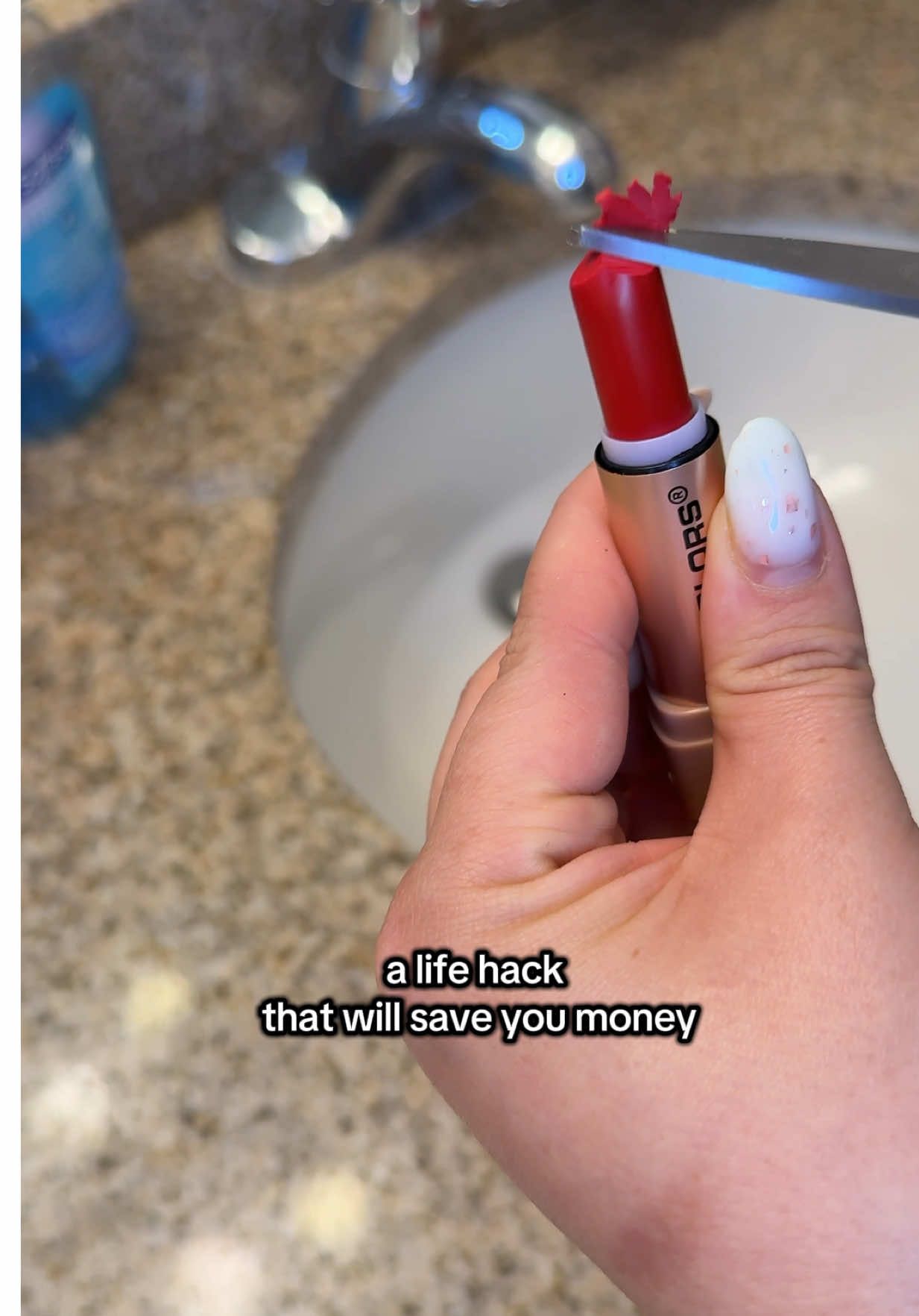 Never throw away your lipstick if it runs out #lifehacks #tipsandtricks #trick #beautyhack #lipstick 