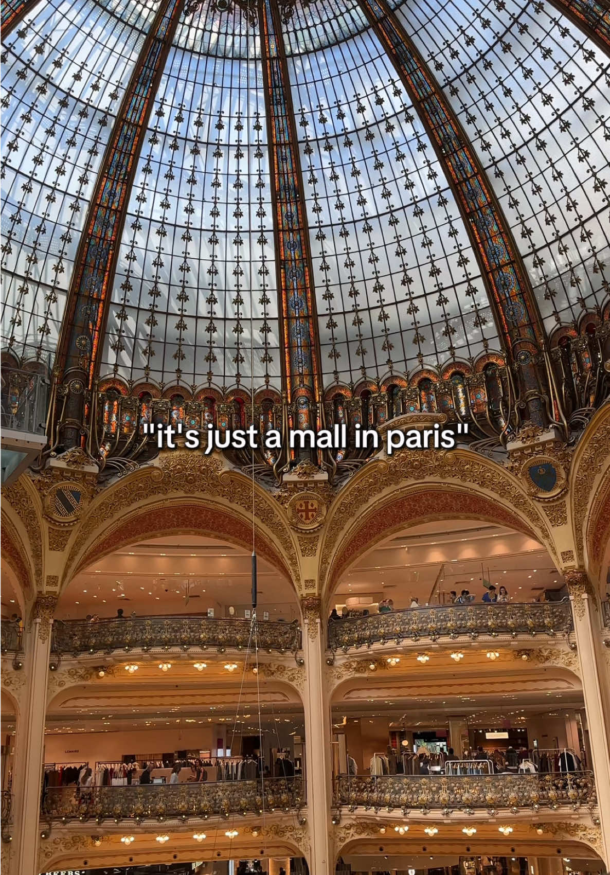 Galeries Lafayette ✨🤍⚜️ #gallerieslafayette #parisshopping #holidayseason #foryoupage  #creatorsearchinsights  