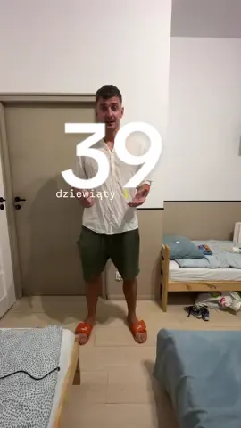 A teraz trochę o mnie (i o tym do czego możecie mnie wykorzystać) 😅 - Montuję filmy na YouTube, Instagram i Tik Toka 💻 - Nagrywam filmy aparatem, dronem, telefonem i kamerą Go Pro 📽️ - Mogę być twarzą marki i zagrać w Twojej rolce! 🤯 - Jestem dyplomowanym aktorem i certyfikowanym trenerem personalnym 💪 - Pomogę Ci znaleźć pomysł na siebie i Twoje social media 🫶 Piszcie na Priv lub zajrzyjcie do Bio po linki do kontaktu przez inne platformy! 📩 #praca #pracazdalna #day39 