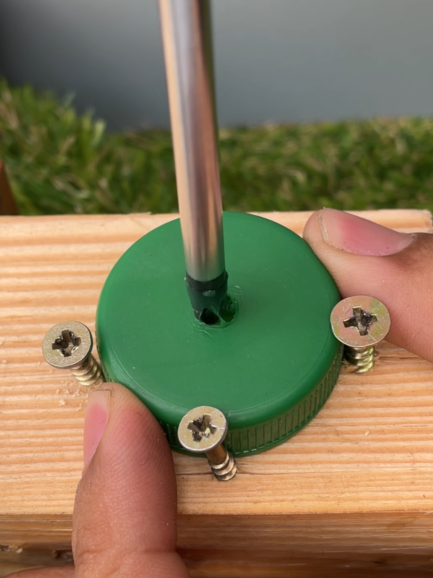 Simple lock every job must have Secure safely without extra effort #CaliGarage #QuickLock #DIYFix 