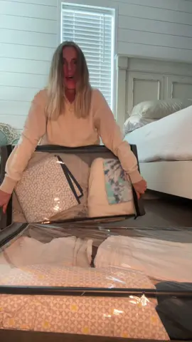 Turn wasted space into storage with this easy underbed organizer. Ad  #UnderBedStorage #SmallSpaceSolutions #HomeOrganization #StorageHacks #SpaceSaver