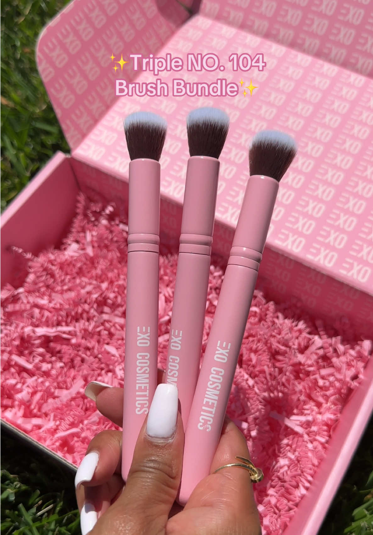 ✨Shop our No. 104 - Medium Detailed Round Brush bundle perfect for cream contour, cream blush, and concealer!💕