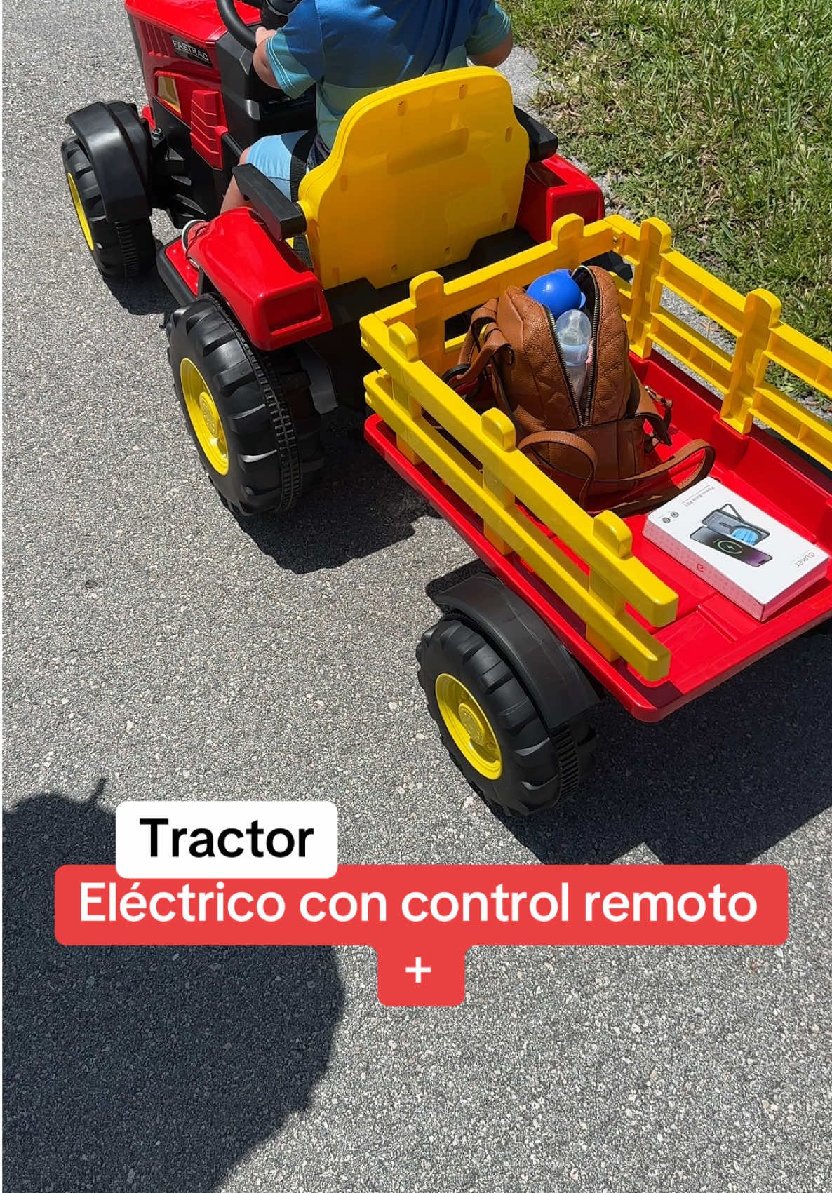 Miren q lindo este este juguete para los niños ,es algo q les va a gustar mucho  Se los comparto #tractortrailer #electriccar #tts 