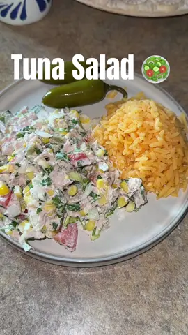 Tuna Salad 🥗  ---- 2-3 cans of tuna in water Cilantro Lettuce  Can of corn 1-2 Tomatoe 1/2 Onion 2-3 Jalapeños Jalapeño juice Mayo 1 tbsp Pepper 1 tbsp Salt 1/2 tbsp Lemon pepper ---- #tunasalad #atunreceta #recetadeatun #tunarecipe #fypシ  