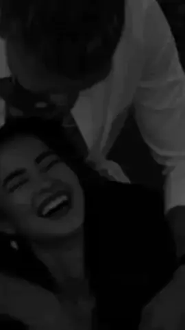 بسبب ضحكتهااا ........😌🫀 . . . . . . .. منشنو لحدا تقولولو هالحكي 🌚👌🏻#اكسبلورexplore #tiktok #foryou #fyp #❤ 
