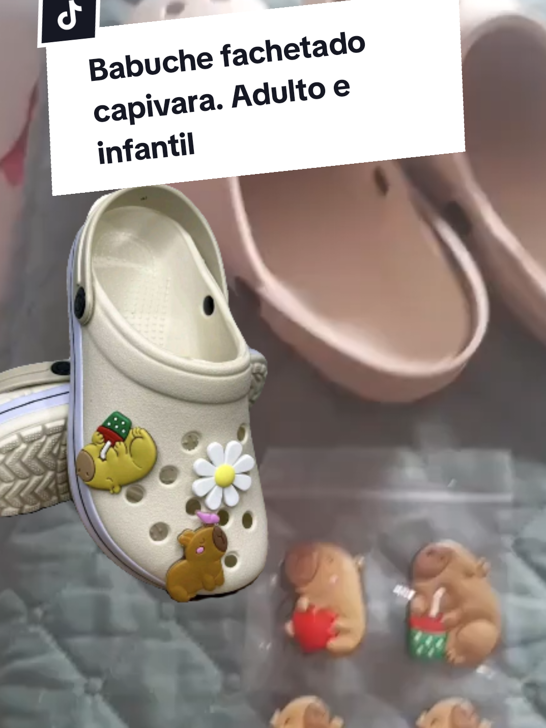 Se você busca conforto, estilo e praticidade no dia a dia, esse babuche é pra você! Com visual moderno e toque divertido, ele acompanha 4 bottons exclusivos para personalizar como quiser! 💖 ✨ Por que você vai amar: ✔️ Extremamente confortável – ideal para uso diário ✔️ Leve e macio – não incomoda nos pés ✔️ Antiderrapante – segurança para todas as idades ✔️ Design estiloso e unissex – combina com tudo ✔️ Infantil e adulto – pra família inteira usar junto ✔️ Personalização com 4 bottons GRÁTIS – transforme seu estilo! #babuche #tiktokshop  #modainfantil #modaconforto #confortoeestilo 