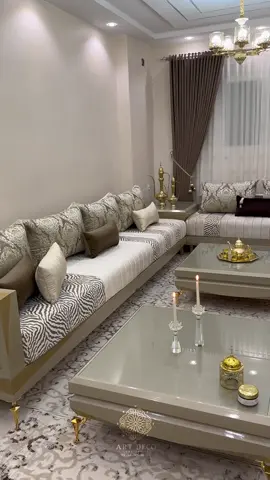فخامة تلتقي مع كل تفاصيل المكان، لتجعل لحظاتك أكثر تميزا ✨ . . . . . . . #salon #deco #decoration
