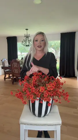 Replying to @Erica Leavell I have one set of 12🤩🍁🍃 fall #FallFlowers #ArtificialFlowers #Artificial #FallArtificialFlowers