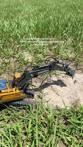 POV: First time using the Akeleo RC Excavator… and it’s next level 👇#TikTokShopFinds #CoolToysForKids #RCExcavator #STEMToys #BestGiftForKids 