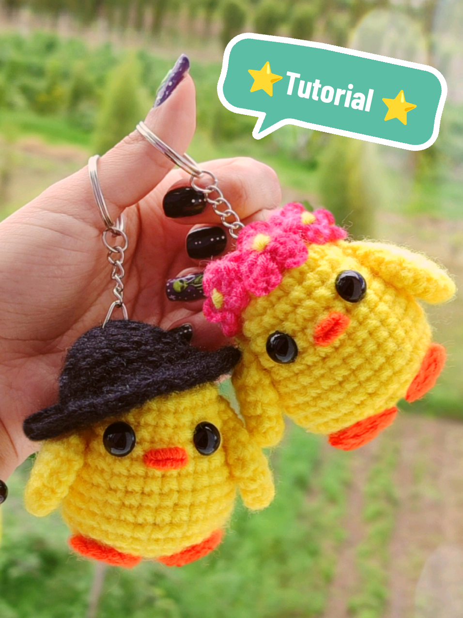 Hola✨ les comparto un tutorial para tejer estos llaveros de pollitos, son súper fáciles y rápidos de hacer🫶 • #crochet #tutorialcrochet #crochetera  #amigurumi #patrongratis #pasoapaso  #patronesdecostura #tutorial  #tejedorasentiktok #llaveros #paratii 