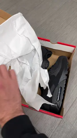 RUN RUN RUN #aestheticvideos #shoeschallenge #authentic #sneaker #fyp             