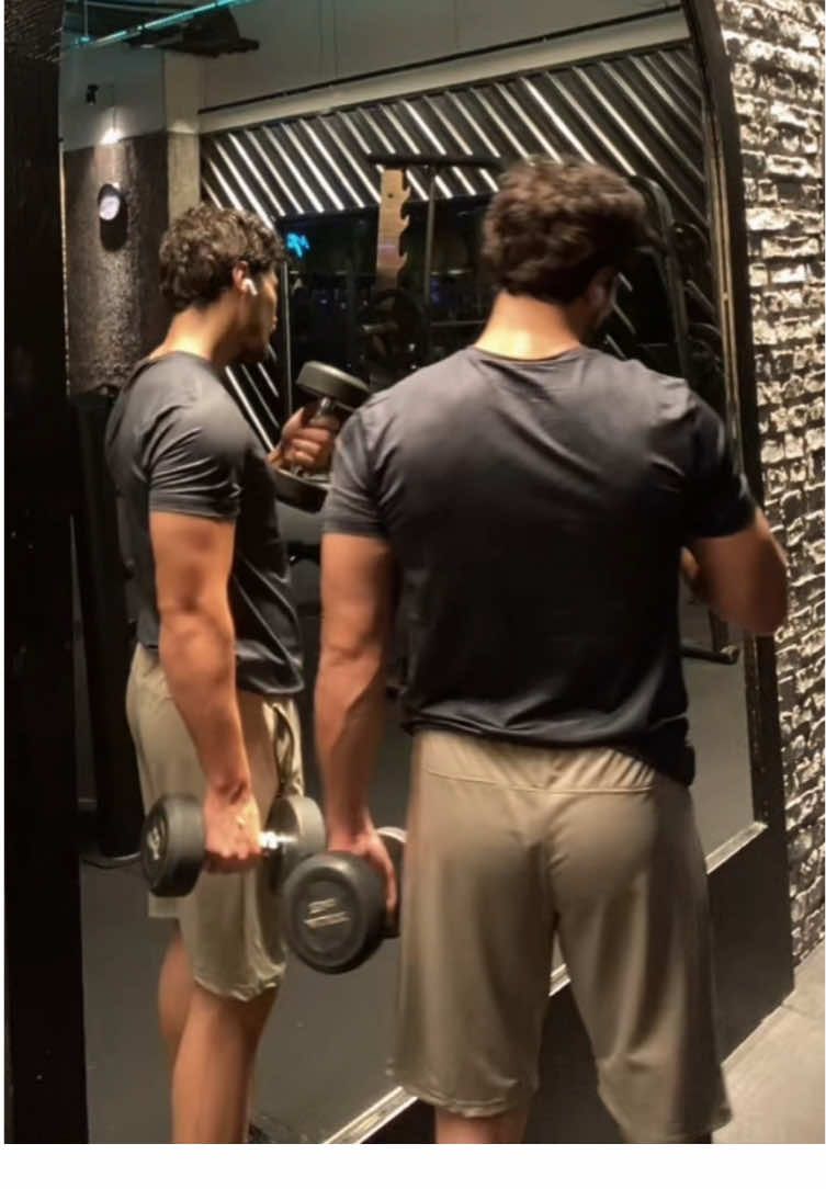 Bir kaç gün spora  ara verdikten sonra ilk antrenman sırası hsnsksn😂😂😂