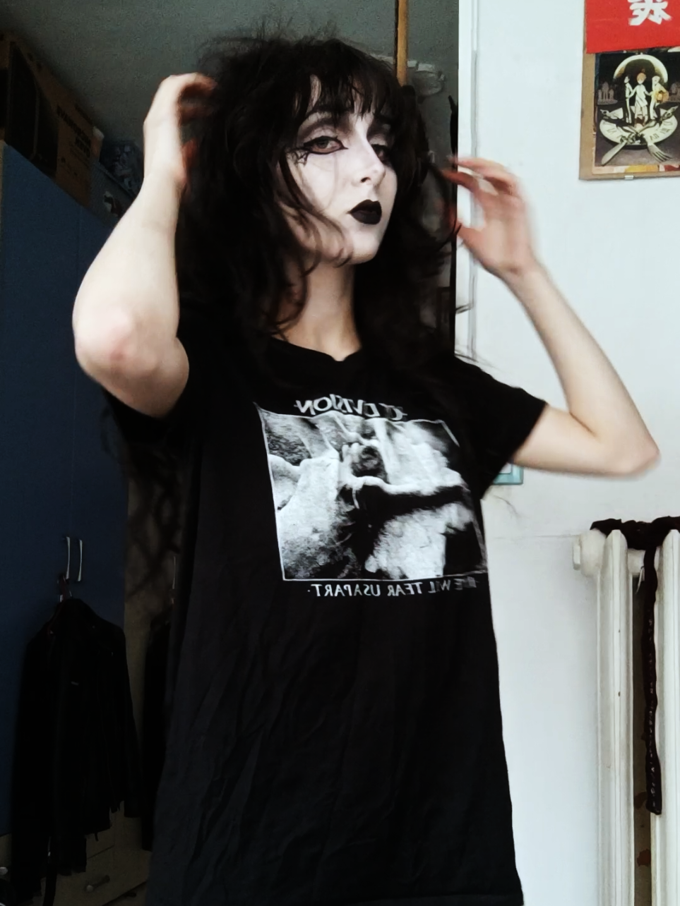actually most of us are very chill kind and enthusiastic people 🖤 #goth #gothic #gothgirl #gothicstyle #gothtok 