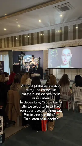 În decembrie, am fost prima care a creat un masterclass de beauty în orașul meu. 120 de femei din toate colțurile țării au spus DA unei experiențe care a lăsat urme în suflet . Poate vine și ediția 2... Tu ai vrea să fii acolo? ✨#EliteGlamMasterclass #MakeupByCatDee #Editia2 #CursMachiaj #MachiajCuSuflet #BeautyEducation #FiiAcolo @Cat Dee Beauty Suite @Lex Cosmetics Romania @Cailyn Romania @VP Various Cosmetics @HumaBeautyRO @Cocosolis Official @lacabine.ro @#RebelBeauty @Farmasi Official @MALU WILZ Romania @Dermedic Romania @biotrade.romania 