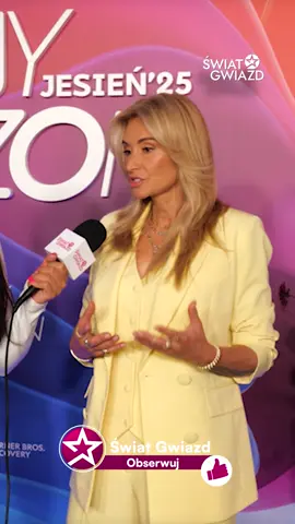 Ostatnio podczas jesiennej ramówki TVN-u mieliśmy okazję porozmawiać z Martyną Wojeciechowską, która nadal walczy i będzie walczyć o prawa kobiet. Zapytaliśmy ją co sądzi o nowym prezydencie Karolu Nawrockim, czy Pierwsza Dama powinna zabrać głos i jak naprawdę powinno wyglądać spotkanie Trumpa i Putina. Czy nowy prezydent będzie tylko obiecywał?🫣  Całą rozmowę znajdziecie na naszym kanale na YT ▶️ #martynawojciechowska #dlaciebie #dc #światgwiazd #wywiad 