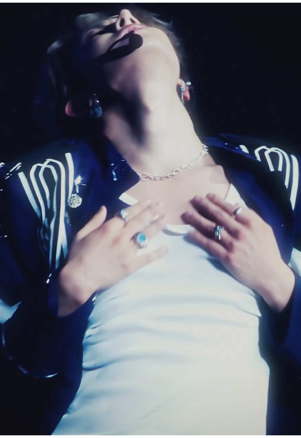 WTH WHY IS HE DOING LIKE THAT!?!?! DID HE KNOW IT WOULD KILL ME!!!!!!  #heeseung #enhypen #fyp 