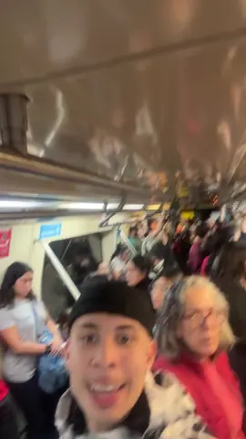 Queria come uma goiaba #pessoas #vergonha #goiaba #risada #metro 