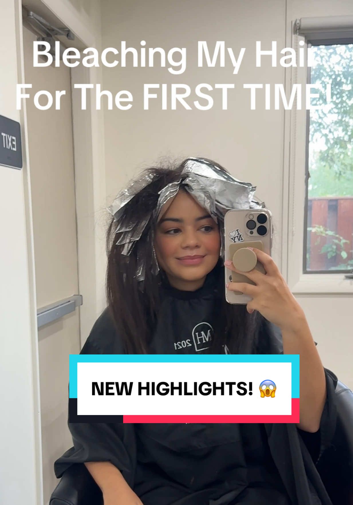 Bleaching my hair for the first time ever! 😱 What do you think of my new highlights?! 😍 #bleach #hairbleach #highlights #hairtransformation #balayage 