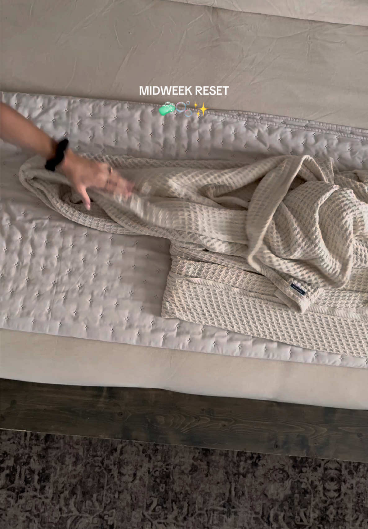 we go out of town this weekend so trying to get allll the laundry done 😮‍💨 #reset #resetroutine #resetwithme #cleaningmotivation #cleanwithme #series 