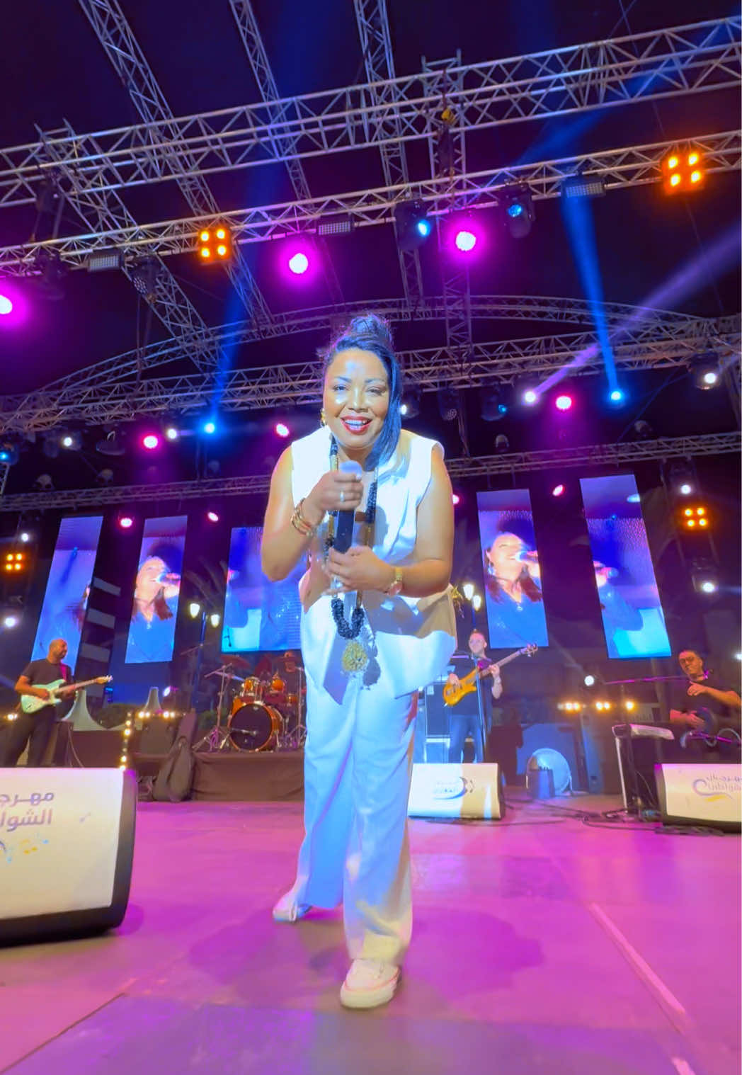💙 Al Hoceima… vous m’avez donné des frissons  🙌✨  Merci pour tout cet amour et cette énergie incroyable ❤️ Et Merci à l’Orchestre qui m’accompagne 🙏 Je n’oublierai jamais cette soirée magique au #FestivalDesPlages avec vous 🌊🔥 #ChebaMaria