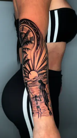 De una idea básica a un diseño único Adaptamos este tatuaje a la anatomía para que luzca perfecto y con más detalles de los que mi clienta imaginaba. #tiktok #latam #liveforthechallenge 