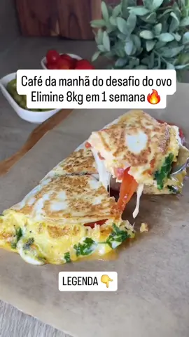 One Pan Breakfast extremamente prático e satisfatório ✨ 1 porção: 1 Rap 10 (do tamanho da panela) 1 colher de chá de manteiga 4 fatias de tomate 2 ovos uma pitada de salsa Sal Pimenta preta queijo cheddar Derreta a manteiga na frigideira e frite as rodelas de tomate na frente e atrás. Polvilhe com salsa picada e 2 ovos batidos com um pouco de sal e pimenta. Em seguida, cubra o pão pita com uma tampa e cozinhe por 3 minutos. Vire de cabeça para baixo, adicione cheddar apenas na metade e dobre em forma de meia-lua sobre a outra parte vazia. Você pode fritar na frente e atrás e se deliciar ✨👌 💥Se você gostou siga a página. #receitafit #emagrecimento #dieta #receitas #Fitness 